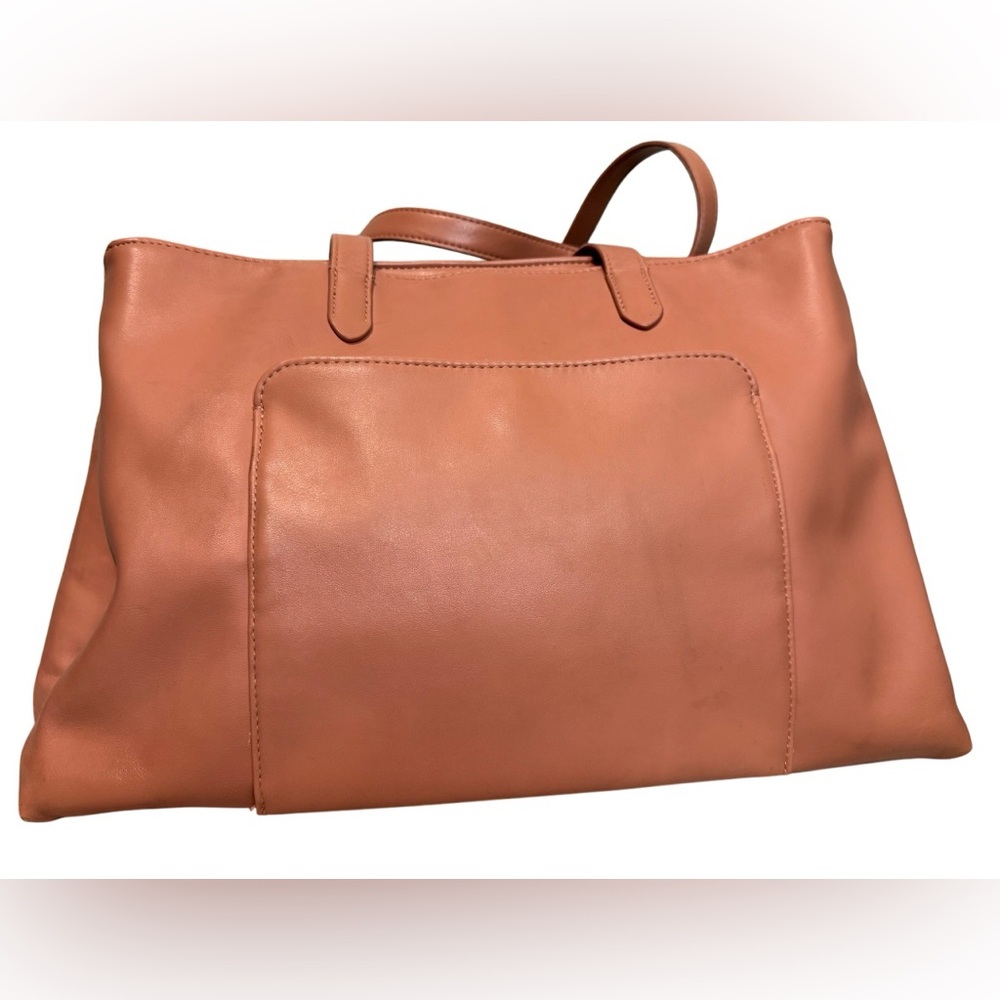 Universal Threads Peachy Tan Shoulder Bag 👜. ✨Excellent Used Condition ✨B4
